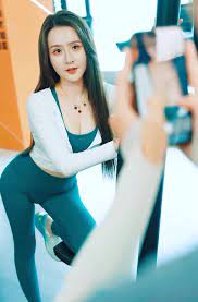 女王的极品画师 2023 短剧 海报