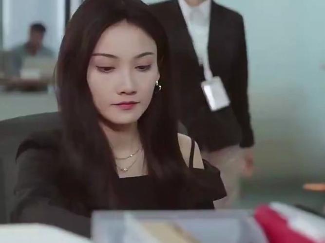 闪婚总裁太上头 2024 短剧 海报