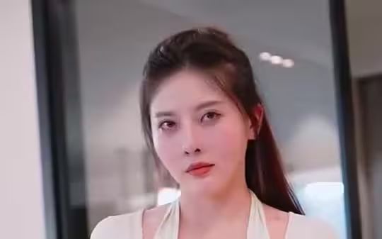 孤注一掷再见前妻（离婚后高冷女总裁痛哭流涕） 2024 短剧 海报