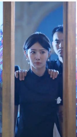离婚后我成了亿万女王 2024 短剧 海报