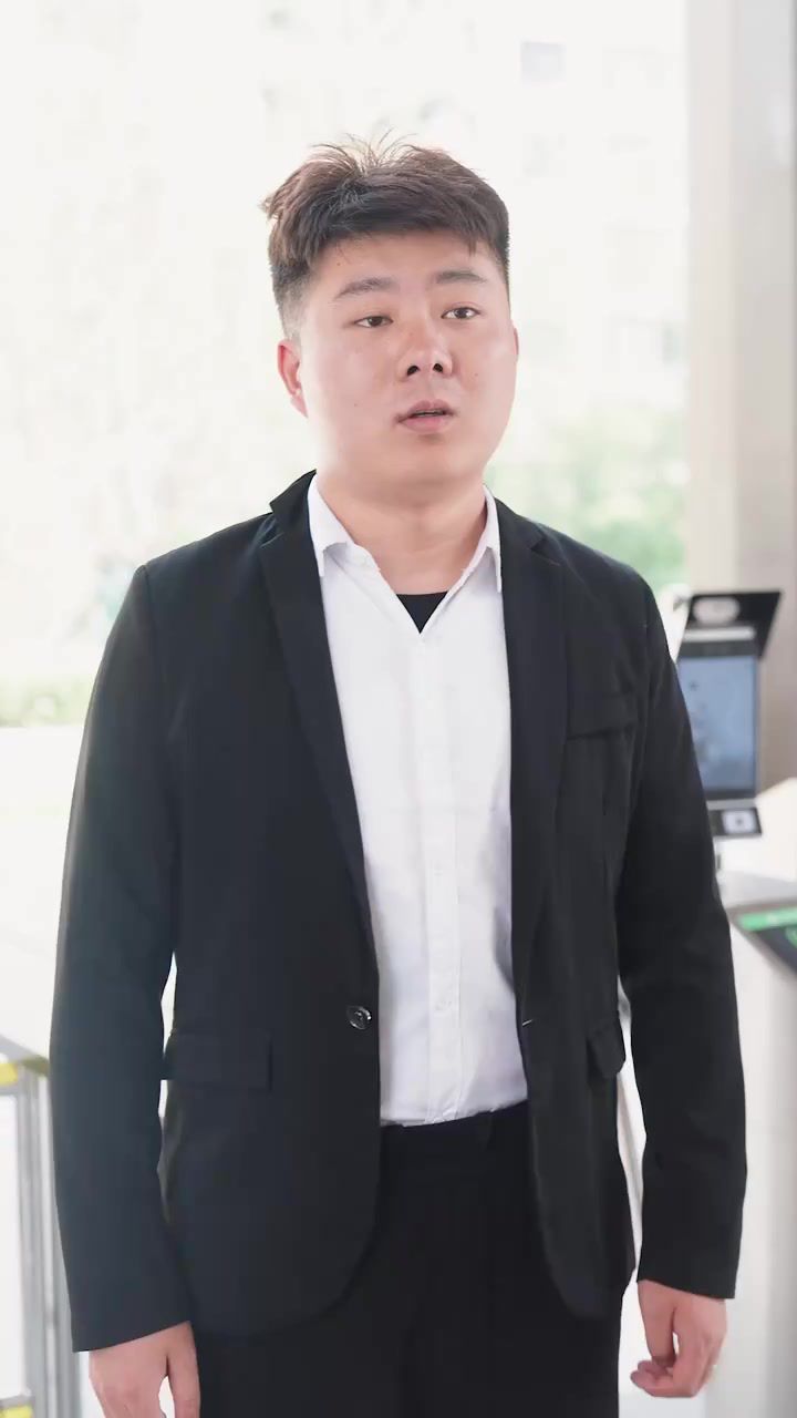 拽妈携崽归来（一胎三宝，神秘爹地竟是大佬） 2023 短剧 海报