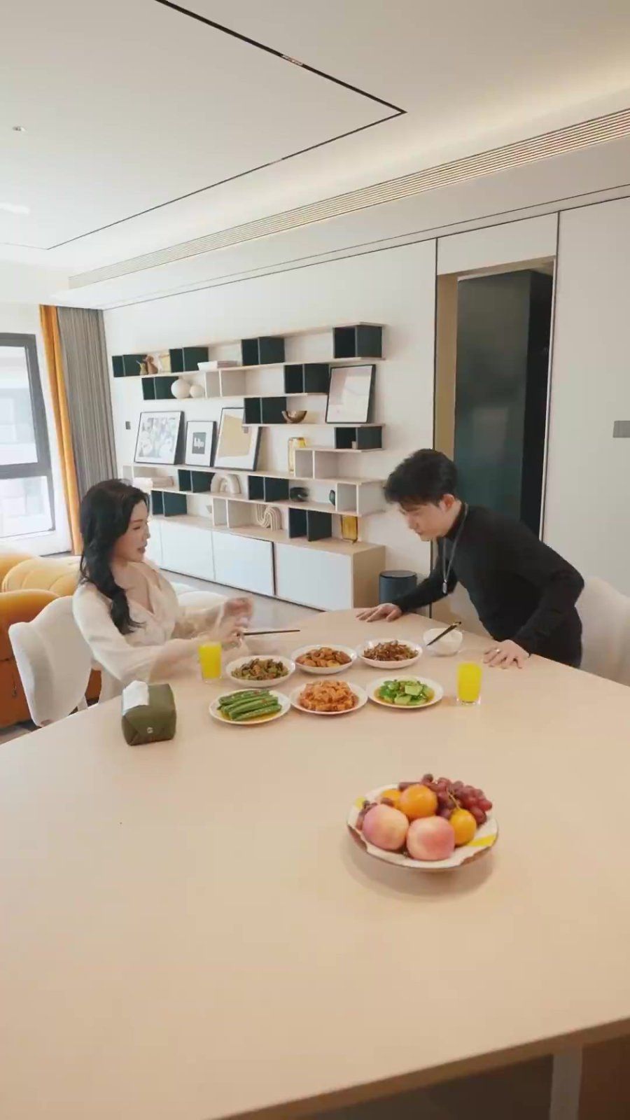 住进阿姨家后，我觉醒了时间暂停 2025 短剧 海报